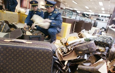 假冒世界名牌產品遭北京工商查處，商品批發貿易敲響警鐘